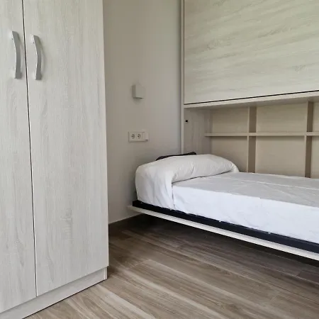De - La Plaza Apartment Panes