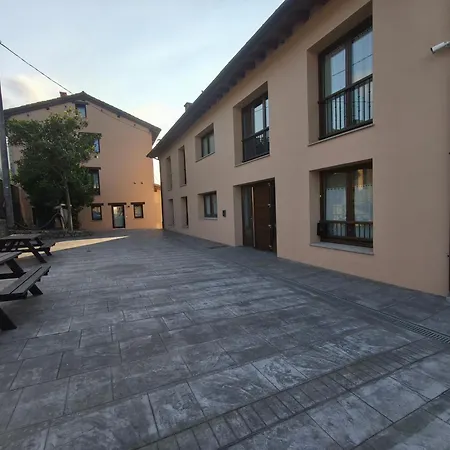 De - La Plaza Apartment
